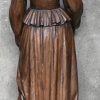 “Herderin met lammetje.” Gesculpteerd houten beeld, laat 19de eeuws.