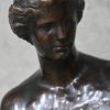 “Vénus de Milo” Bronzen beeld, Griekse godin Aphrodite voor (Romeinse godin Venus), de godin van de liefde en de schoonheid. Kleine barst thv sluier over linkervoet.