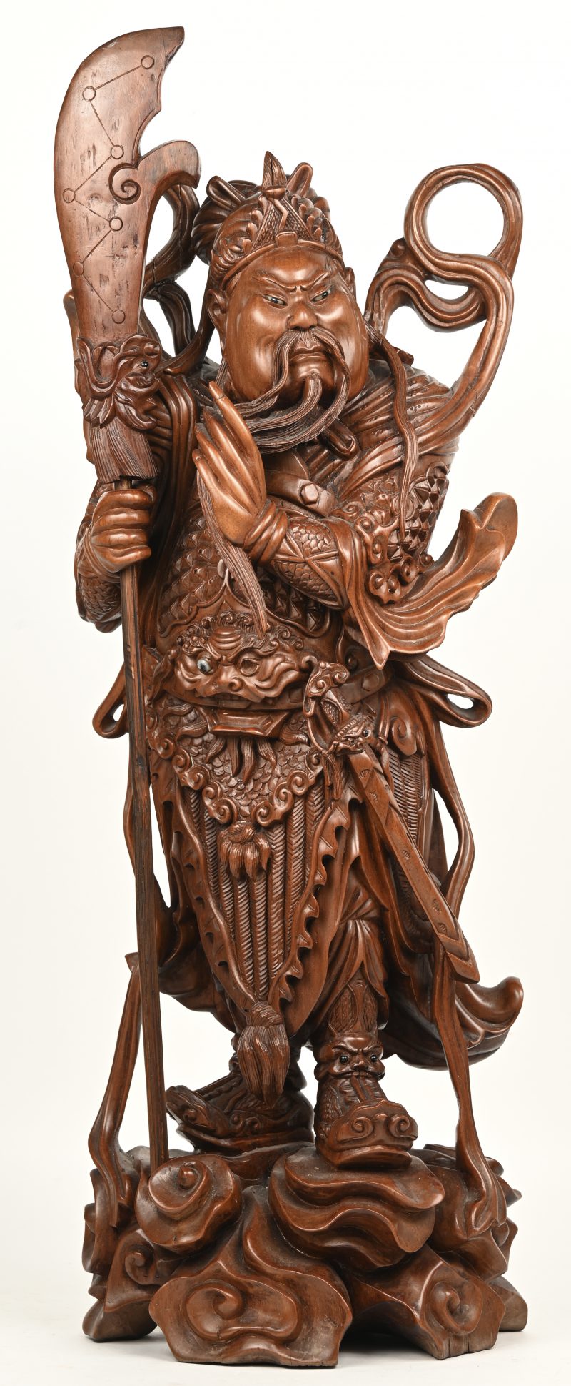 Houten gesculpteerd beeld, Chinese krijger God “Guan Gong Yu”, fijn detail, lichte herstelschade aan hellebaard