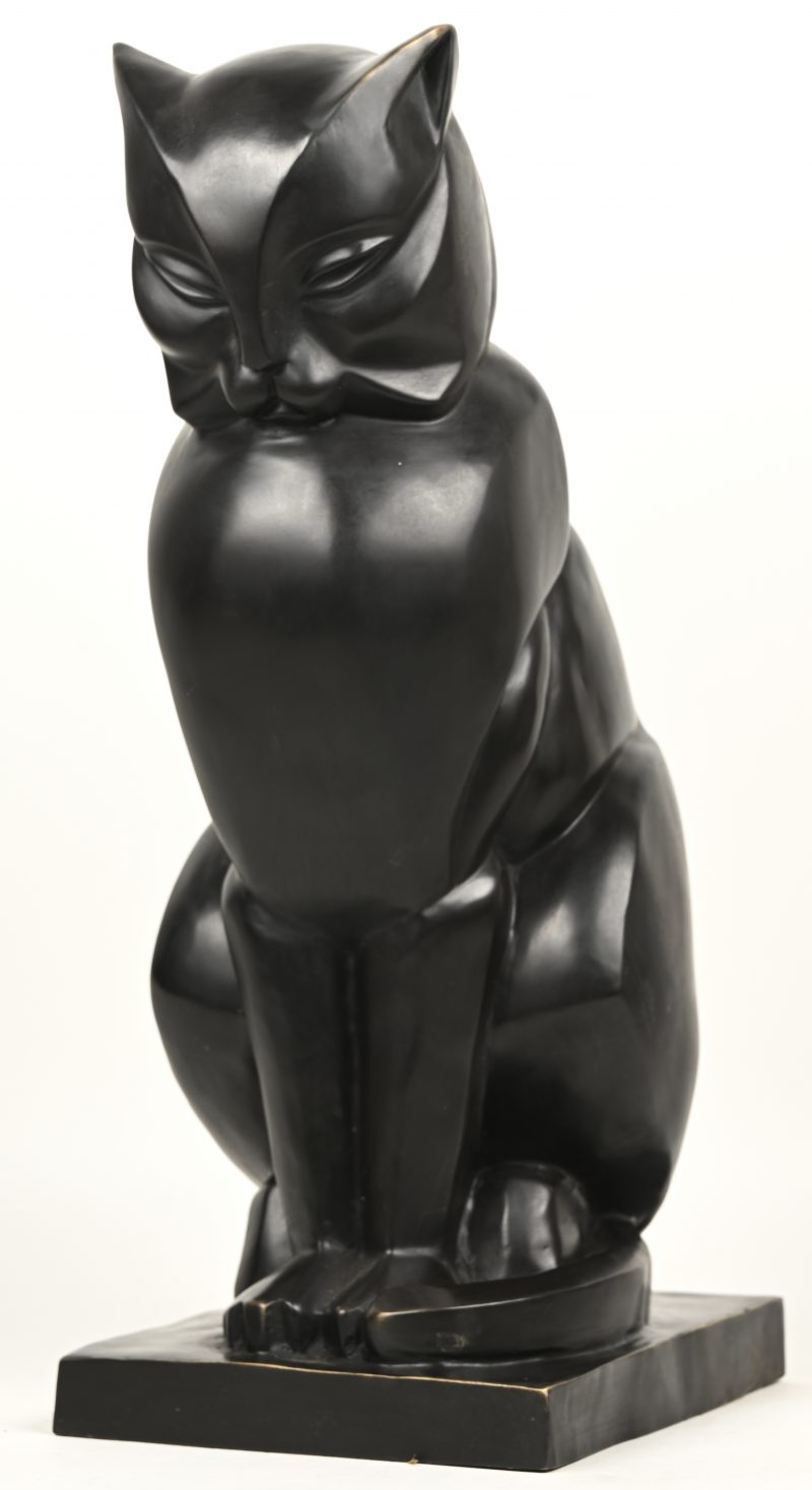 Brons donkergepatineerd gestileerd beeld van een zittende kat, Art Deco