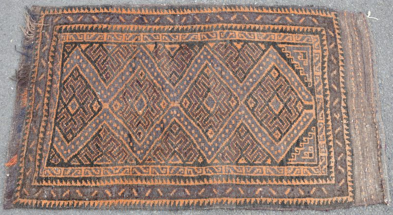 Oosters karpet van wol met geometrisch motief. Handgeknoopt.