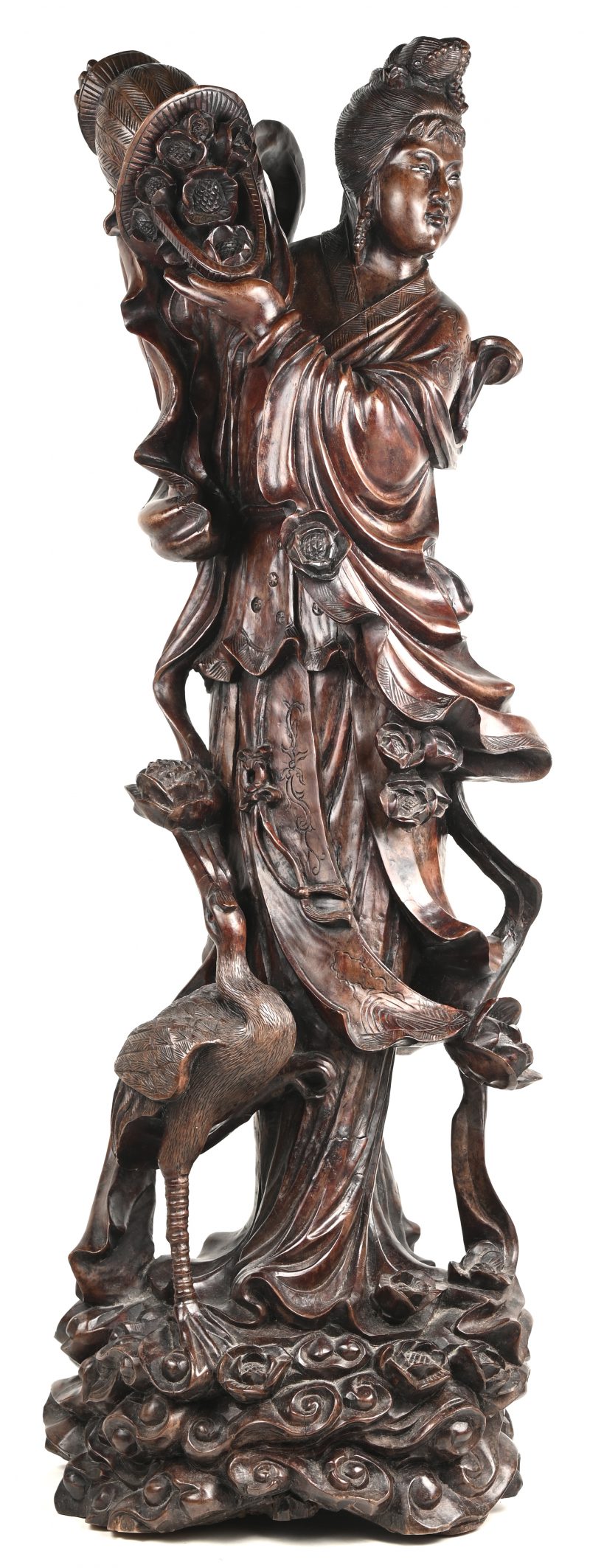 Guanyin met een rozenmand en een kraanvogel. Grote houtsculptuur. Chinees werk.