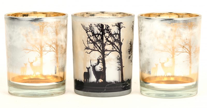 lot van 3 glazen windlichten, 2 met goud/zilver - 1 met zwart decoratie, afgebeeld bos tafereel met bomen en herten