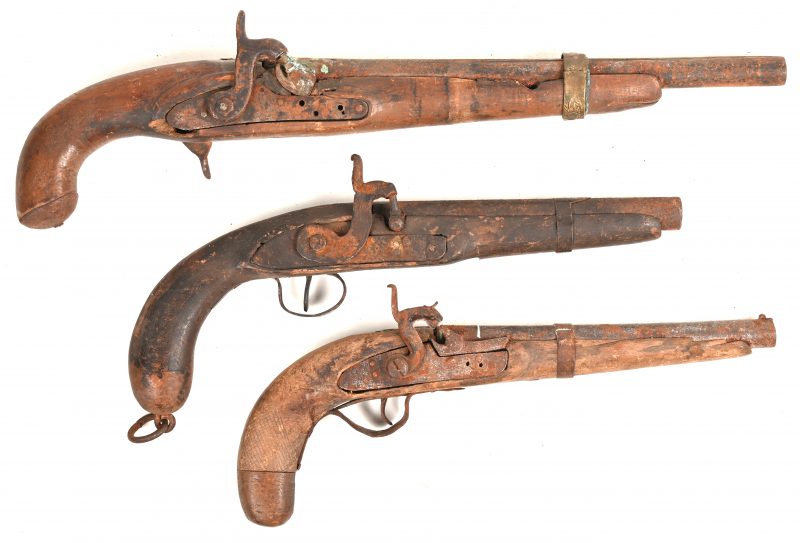 lot van 3 17e eeuwse pistolen, replica