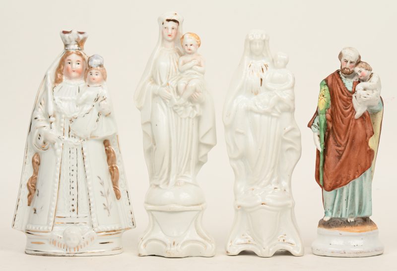 Een lot van 4 religieuze beeldjes uit porselein en biscuit.