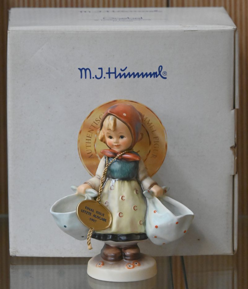 Hum 175 - Markt-Christel, Mother’s Darling, #858, gesign onderaan, in originele doos