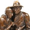 “Le Froid”, bronzen beeld van koppel in de koude, gesigneerd onderaan “P. Roger Bloche”.