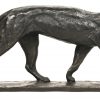 Een brons gesculpteerd beeld van een Jaguar, naar Buggatti.