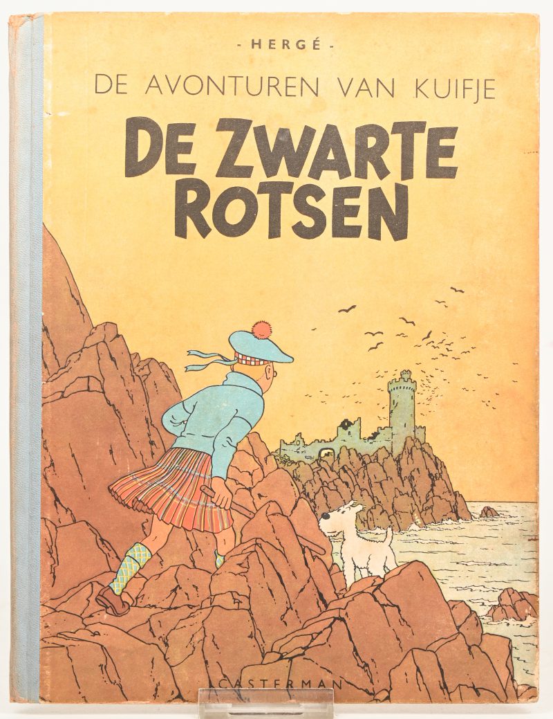 “De Zwarte Rotsen”. Oude spelling. Titel uitgelijnd. Houtvrij papier. Ed. Casterman 1946. Zeer goede staat, blauwe rug ietwat verschenen.