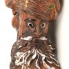 Een Jacob pijp van terracotta gehoogd met wit glazuur aan baard en ogen. Kop in de vorm van een man met tulband en baard met opschrift “Jacob”. Berkenhouten steel en hoornen mondstuk.