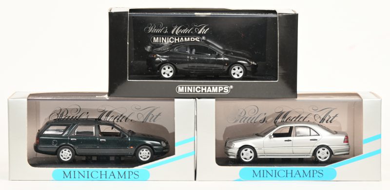 Drie modelauto’s op schaal 1:43 uit de reeks ‘Paul’s Model Art’:- AMG - Mercedes C 36.- Ford Scorpio Clipper 1995.- Ford Puma 1997.In originele doosjes.