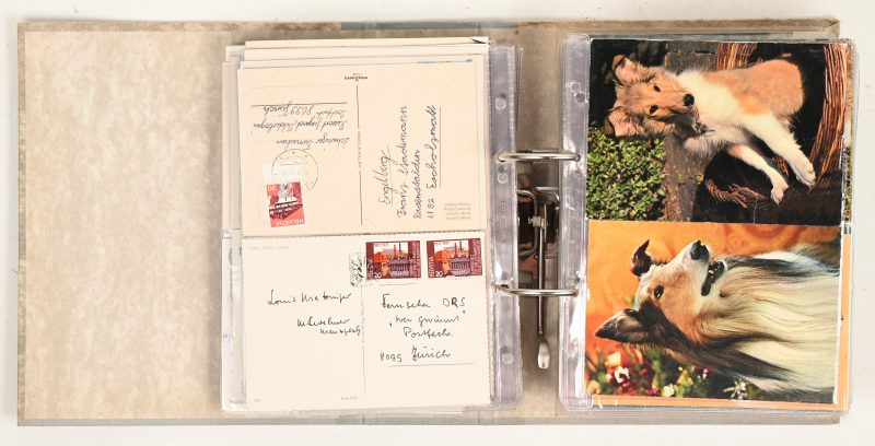 Een album met meer dan 220 Zwitserese postkaarten met afbeeldingen van honden. Gefrankeerd en afgestempeld. Begin jaren ‘80.