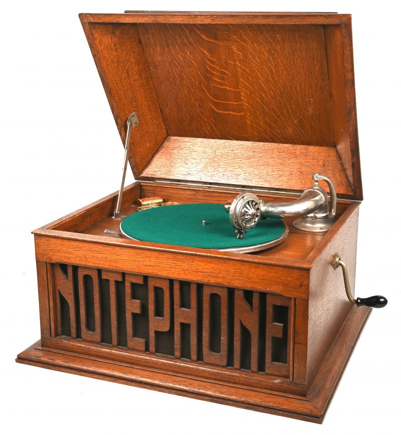 Een grammofoon met interne klankkast.