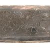 Een zilveren en messingen tabaksdoos met opschrift met gegraveerd decor en tekst, met vermelding van het Beleg van Amsterdam in 1741.