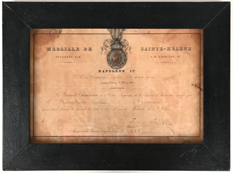 Een decreet en een medaille van Sint-Helena, verstrekt aan Guillaume Roeykens voor zijn dienst onder Napleon I van 1792 tot 1815. De medaille werd uitgebracht onder Napoleon III in 1857.