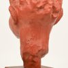 Een terracotta buste van een jongenshoofd op houten sokkel. Onderaan gesigneerd “P. Sestré”.