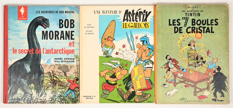 Een lot strips bestaande uit Tintin - ‘Les 7 Boules De Cristal. 1960.’, Asterix le Gaulois - 1961.’ & Bob Morane et le secret de l’antarctique. 1962.