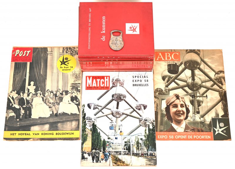 Een lot boeken m.b.t. Expo 58. Met ABC, Match en Post. Met een stoppentrekker en een kleine versie van een affiche.
