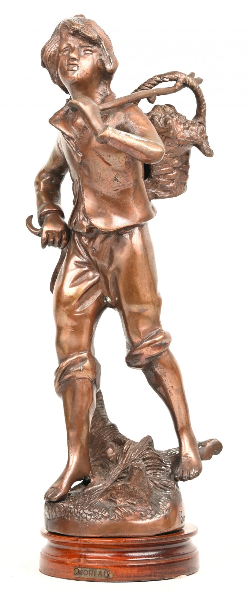 “Kastanjeraper”. Een brons gesculptuurd beeldje op houten voet, onderaan gesigneerd “Rancoulet”.