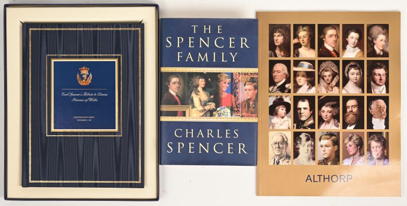 Gesigneerd door Charles Spencer, met dedicatie: “The Spencer Family. - 1999” & “Earl Spencer’s Tribute to Diana, Princess of Wales - Westminster Abbey - 1997. We voegen er een bezoekersoverzicht van Althorp aan toe.