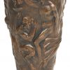 Een bronzen beker met decor van een Bacchanaal. Romeins.