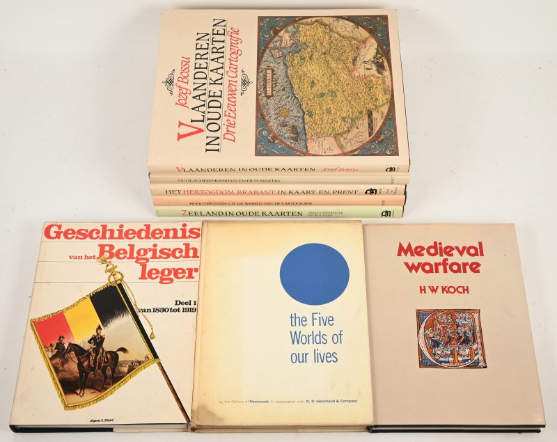 Een lot van 5 boeken met onderwerp kartografie en 3 inzake algemene kennis.