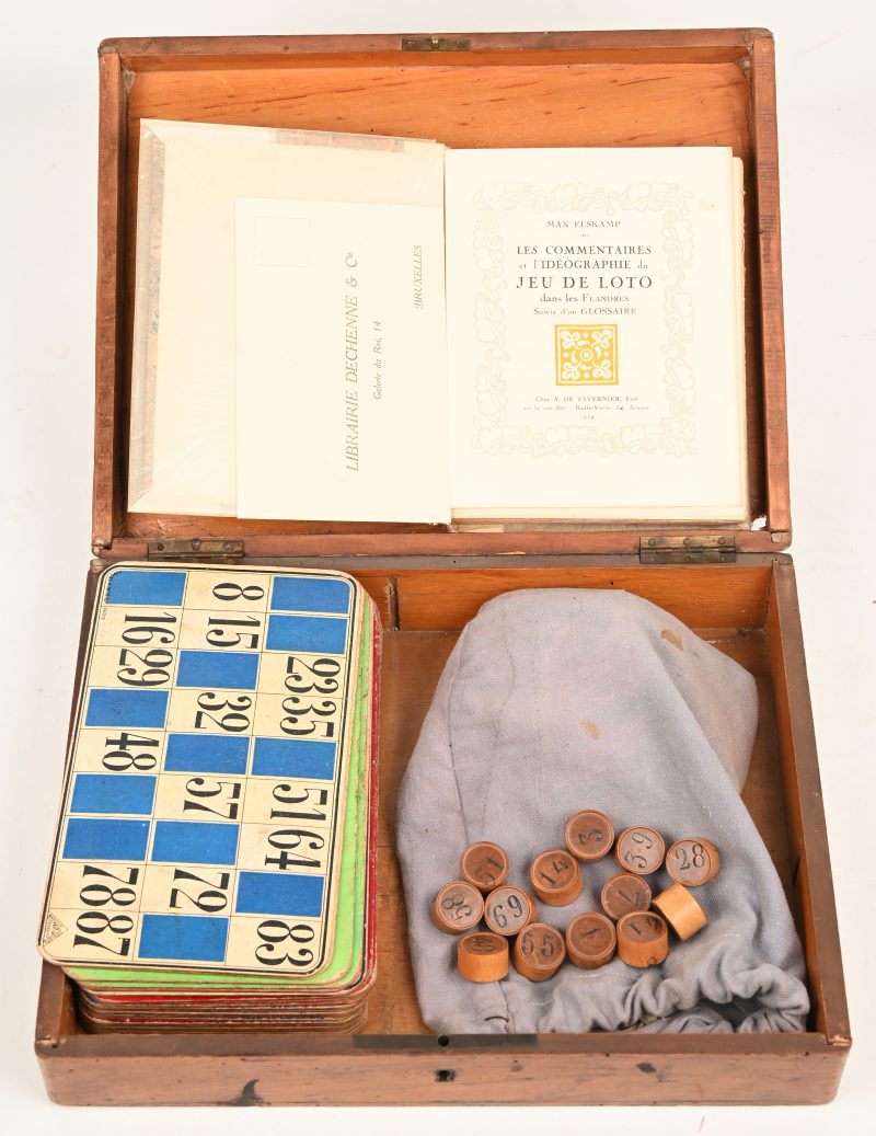 Een Frans “Loto” spel in origineel houten kist met handleiding.