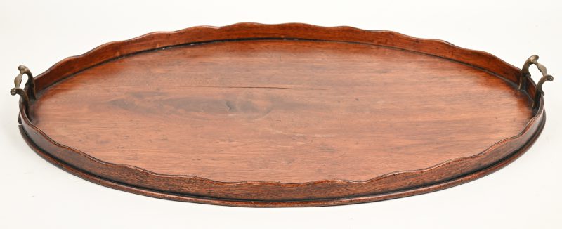 Een houten Engelse serveer dienblad 19e eeuws.