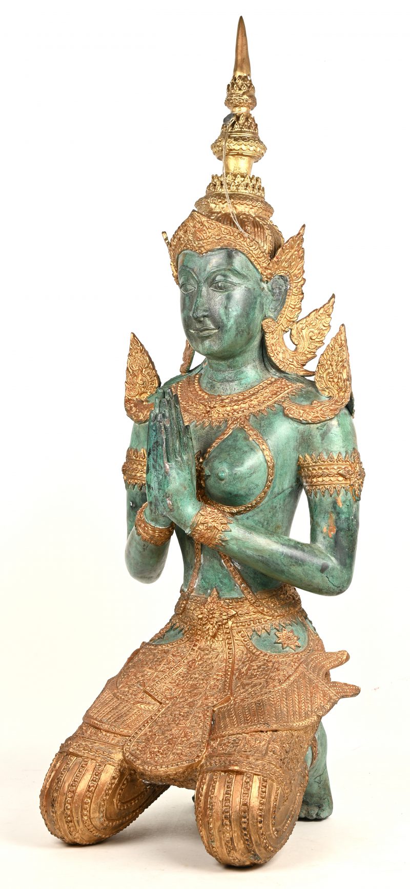 Een brons gesculptuurd beeld van een Thaise tempelwachter.