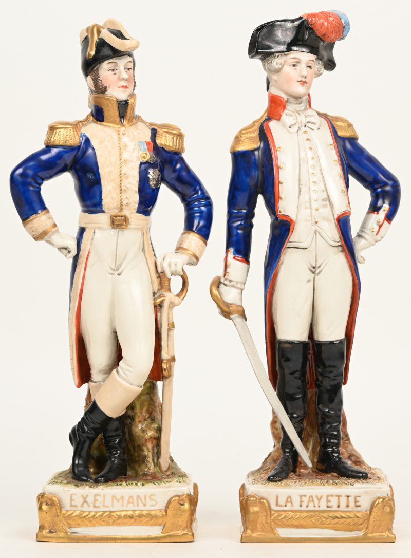 “Exelmans” en “Lafayette”. Twee veelkleurige beeldjes van Saksisch porselein met voorstelling van beide generaals. Onderaan gemerkt.