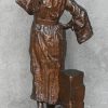 “Rebecca”. Een brons gepatineerd beeld van een dame met kelk, dragend op het hoofd. Oriëntalisme, gesigneerd “Gaston Leroux”, Médaillé au salon.