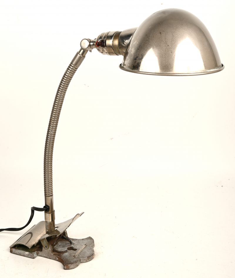 Een vintage bureaulamp - omstreeks 1930. Gemerkt nederl. Octr. nr. 12552.