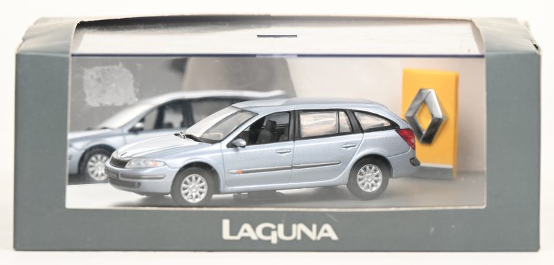 Renault Laguna II Estate “Privilege” 1.9 dCi. Een modelauto op schaal 1:43. In presentatiedoosje.