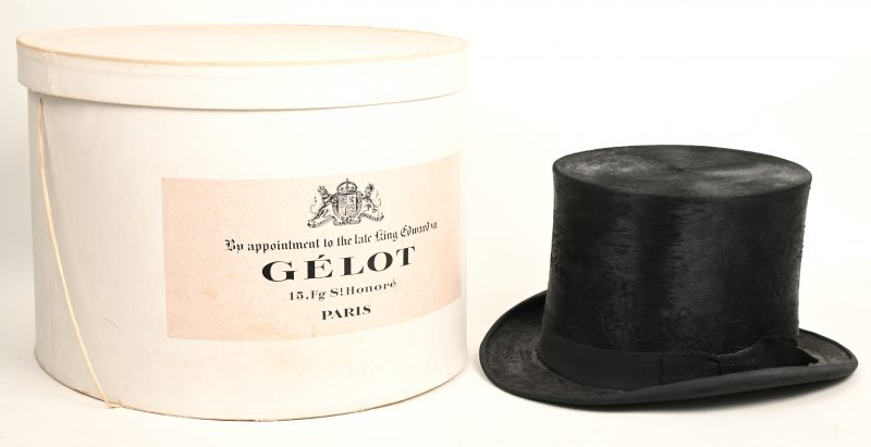Een zwarte tophat, gemerkt Castleton & Co London, met bijhorende doos.Ø