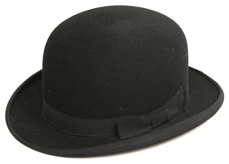 Een zwarte bolhoed, bowler hat, gemerkt Böhm, “Epsom” model.