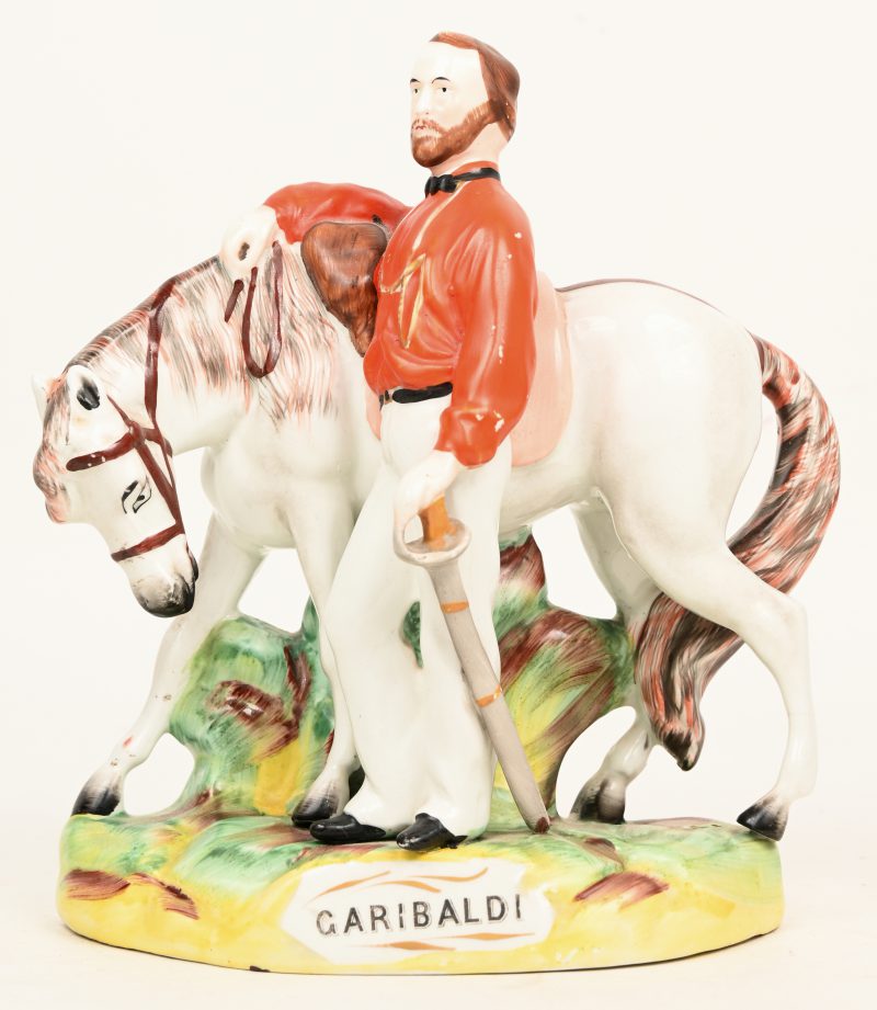 ‘Garibaldi.’ Polychroom aardewerken beeldje.