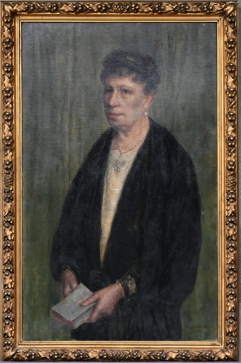 “Dame met boek”. Een schilderij, olieverf op doek, gedateerd 1927, gesigneerd “Juliaan De Vriendt”.