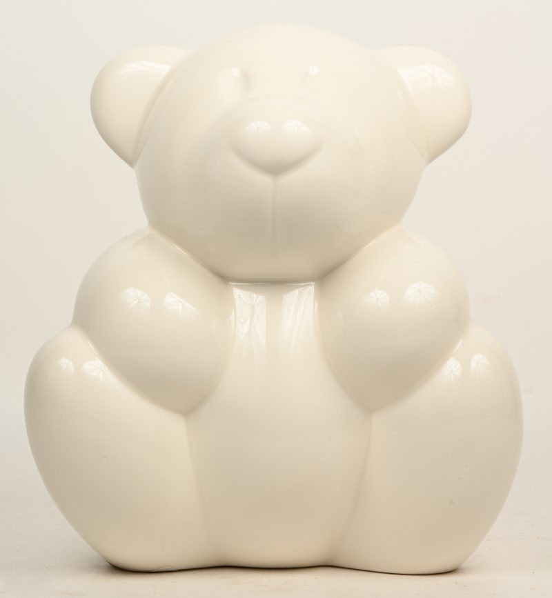 “Fast Affection Bear”. Een beeld in keramiek, gemerkt “Royal Boch”, ontwerp Rik Delrue.
