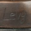 ‘Bastet Kat.’ Bronzen beeld op marmeren sokkel. Draagt handtekening ‘Levy’.
