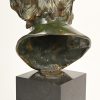 “Pseudo-Seneca”. Een brons gesculptuurde buste op marmeren sokkel.