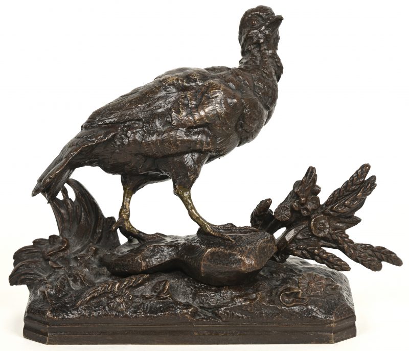 Een bronzen beeldje van een vogel. Onderaan onleesbaar gesigneerd.