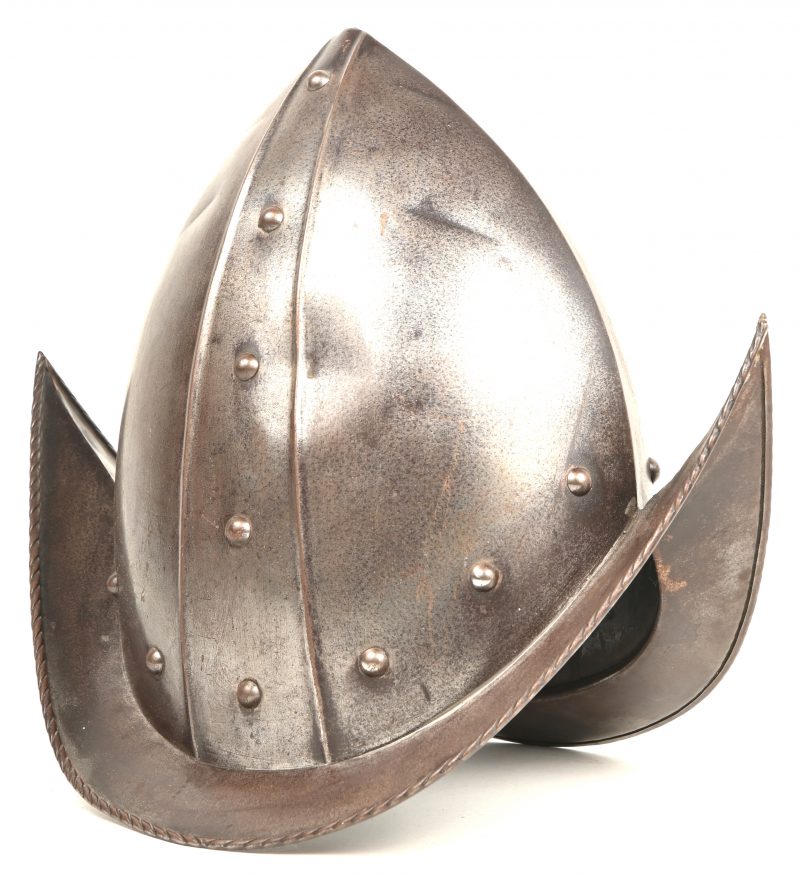 Een replica Spaanse helm.