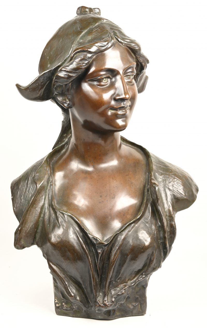 “Vlaamse boerin.” Bronzen beeld, gesigneerd.
