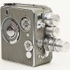 Een Duitse filmcamera van Niezoldi&Krämer, model NIZO Heliomatic 8 S2R uit 1951. Bifocaal 8 mm. In lederen tas met toebehoren.    Lens: Rodenstock 37.5mm f2.8 Euron, Rodenstock 12.5mm f1.5 Heligon    Shutter: 8, 16, 32 and 64 fps    Size: 60 x 125 x 165    Weight: 1500g