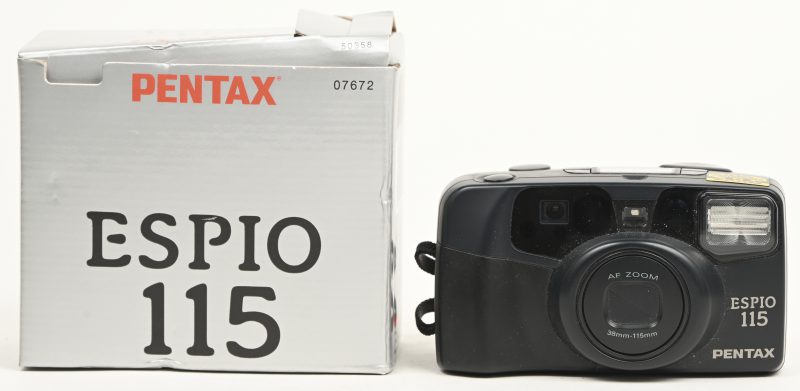 Een Pentax Espio 115 compactcamera in originele doos. 35mm.