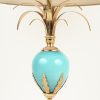 Een Regency messing tafellamp met opaline ornament, vermoedelijk model Ostrich Egg, stijl Maison Charles.