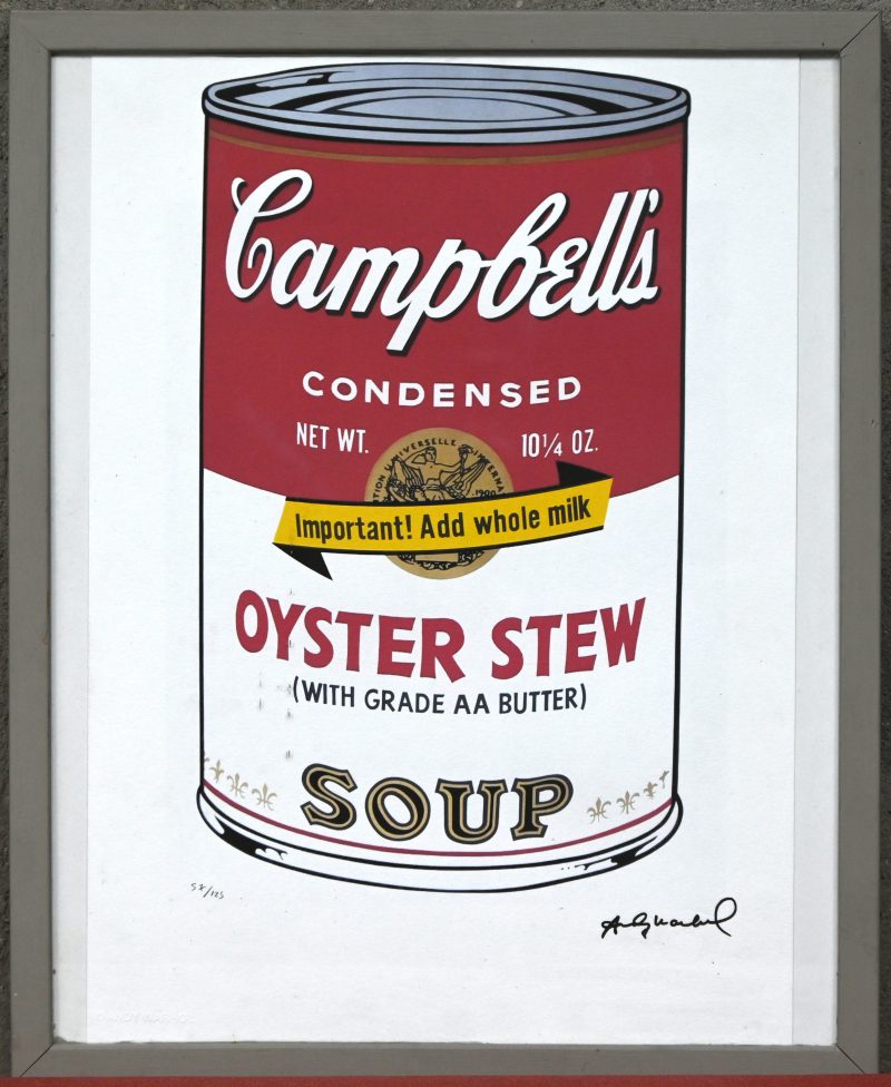 Een kader met print van Andy Warhol, Campbell’s Oyster Stew genummerd 57/125. Met droogstempel.