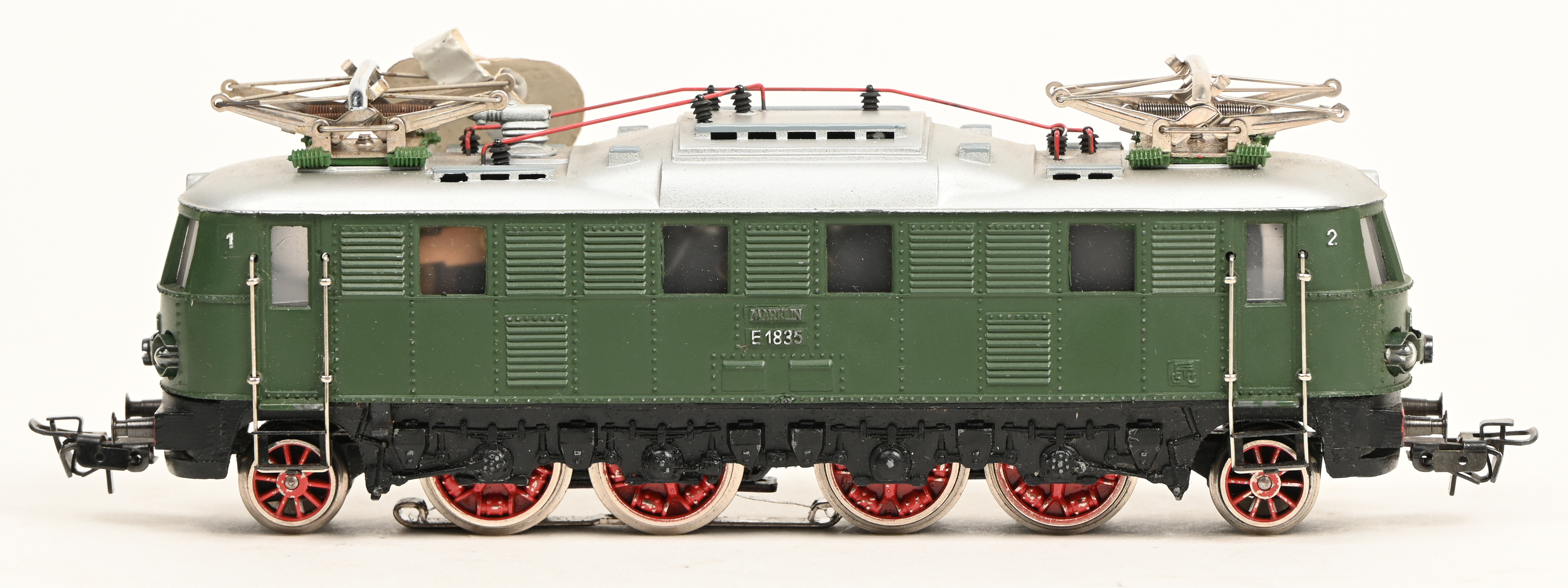 Een elektrische locomotief, E1835 in – Jordaens N.V.