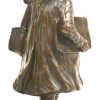 “Meisje met boek en mand”. Een brons gepatineerd beeldje, getekend “Chargeboeuf d’après Pascau”.
