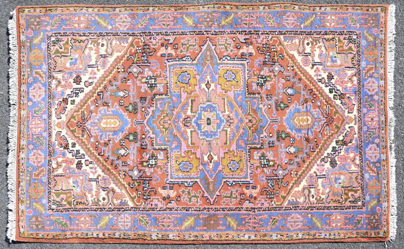 Een Perzisch handgeknoopt tapijt.